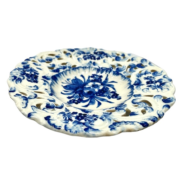 ITALIAN WHITE W/BLUE FLOWERS CERAMIC DECORATIVE PLATE - Picture 11 of 15